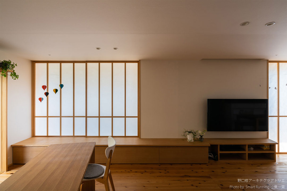 埼玉　そとん壁　大きな窓のある家　リビング　カウンター